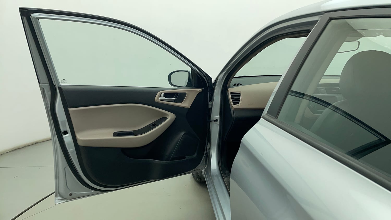 Used 2020 Hyundai Elite i20 Sportz Plus 1.2 Petrol Manual interior LEFT FRONT DOOR OPEN VIEW