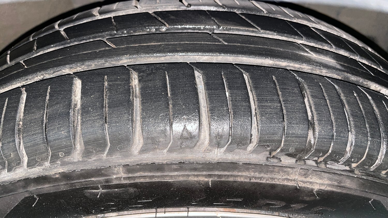 Used 2020 Renault Triber RXZ EASY-R AMT Petrol Automatic tyres RIGHT FRONT TYRE TREAD VIEW