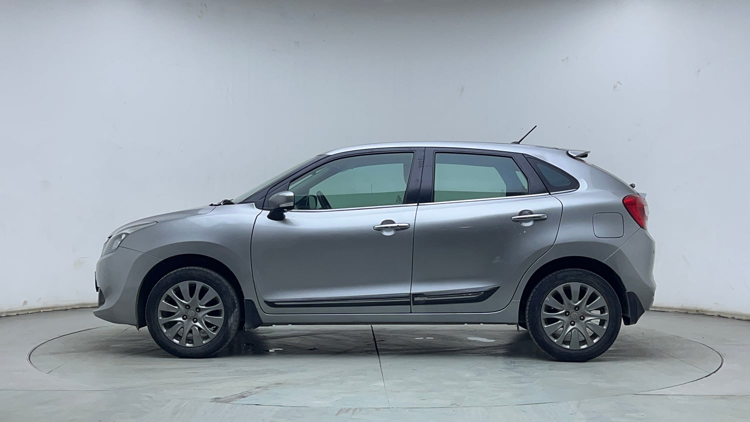 Used 2016 Maruti Suzuki Baleno Alpha 1.2 Petrol Manual exterior LEFT SIDE VIEW