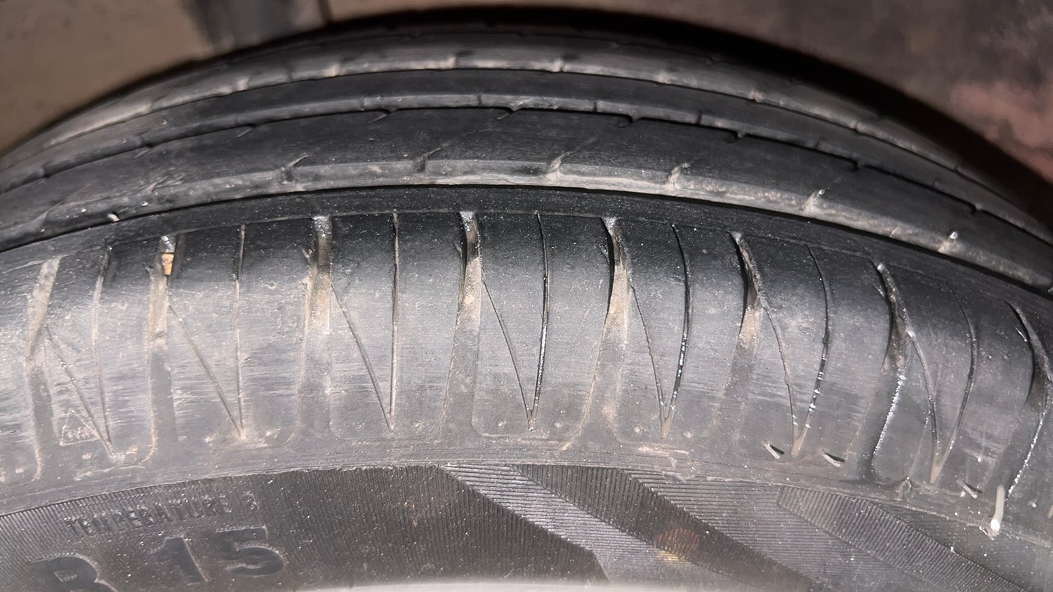 Used 2020 Honda Amaze 1.2 V CVT Petrol Petrol Automatic tyres RIGHT REAR TYRE TREAD VIEW