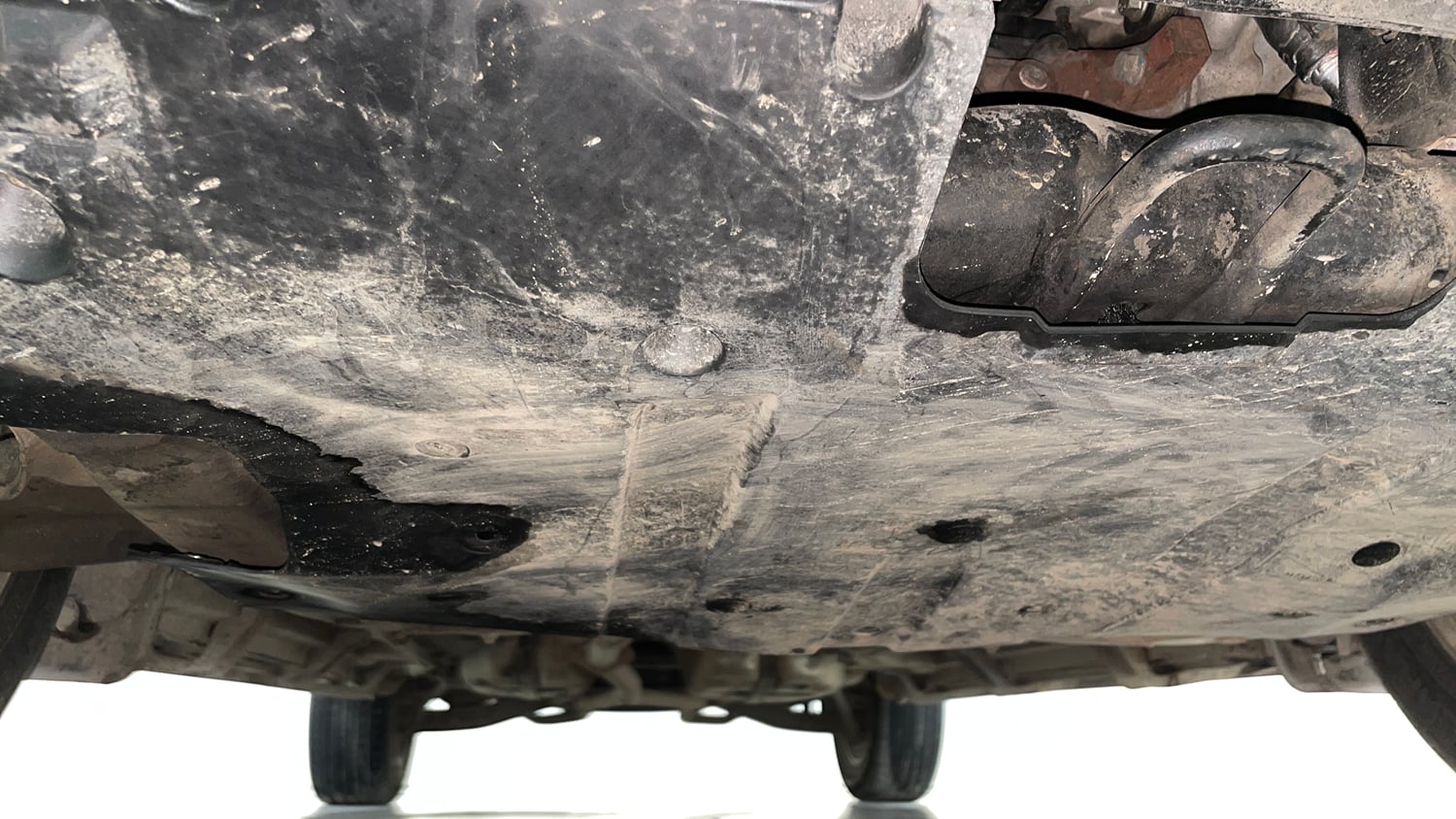 Used 2018 Mahindra XUV500 W11 AT Diesel Automatic extra FRONT LEFT UNDERBODY VIEW