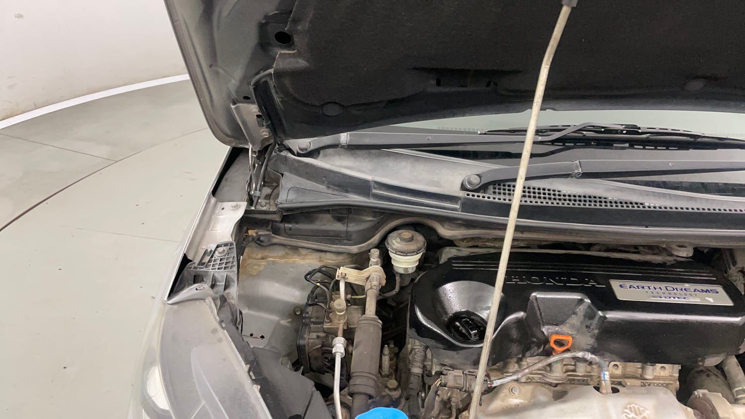 Used 2017 Honda WR-V VX MT Diesel Diesel Manual engine ENGINE RIGHT SIDE HINGE & APRON VIEW