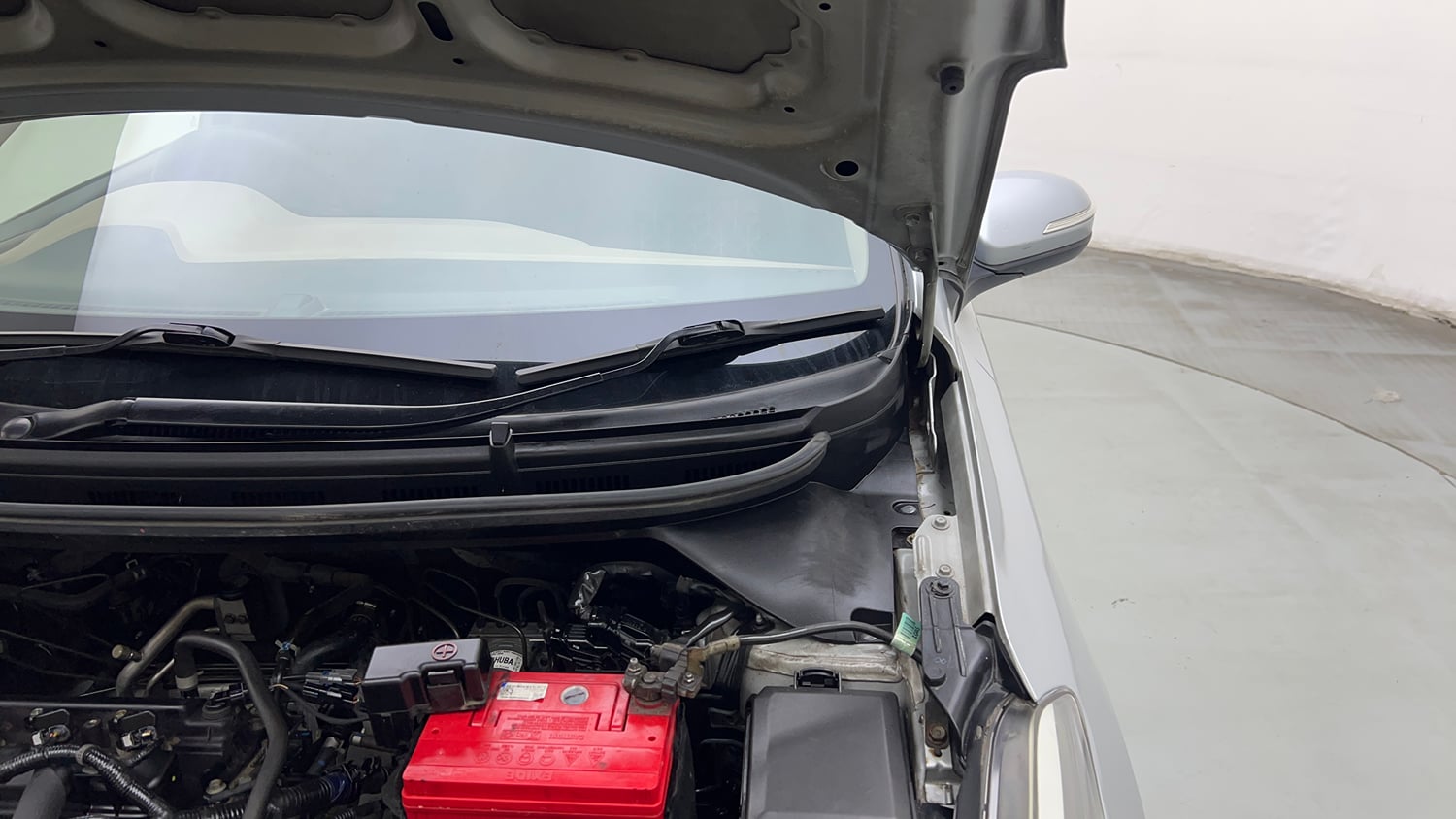 Used 2019 Hyundai Elite i20 Sportz Plus 1.2 Petrol Manual engine ENGINE LEFT SIDE HINGE & APRON VIEW