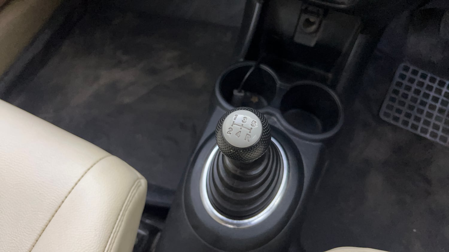 Used 2015 Honda Amaze 1.2 S i-VTEC Petrol Manual interior GEAR  KNOB VIEW