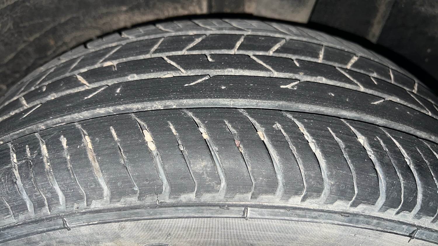 Used 2022 Renault Kiger RXT (O) MT Petrol Manual tyres LEFT REAR TYRE TREAD VIEW