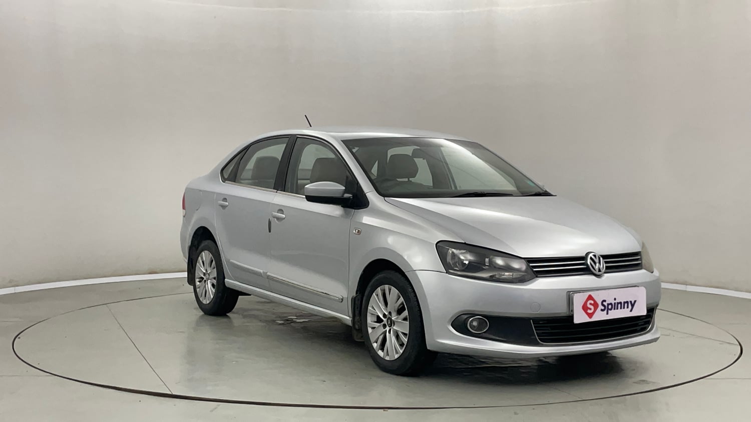 Used 2015 Volkswagen Vento Highline Diesel Diesel Manual exterior RIGHT FRONT CORNER VIEW