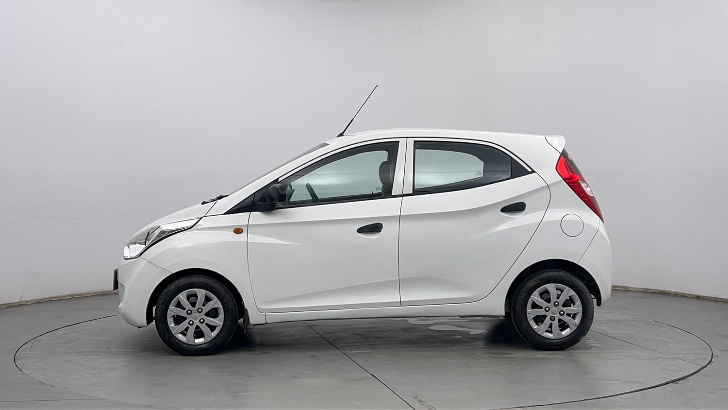 Used 2019 Hyundai Eon Magna + Petrol Manual exterior LEFT SIDE VIEW