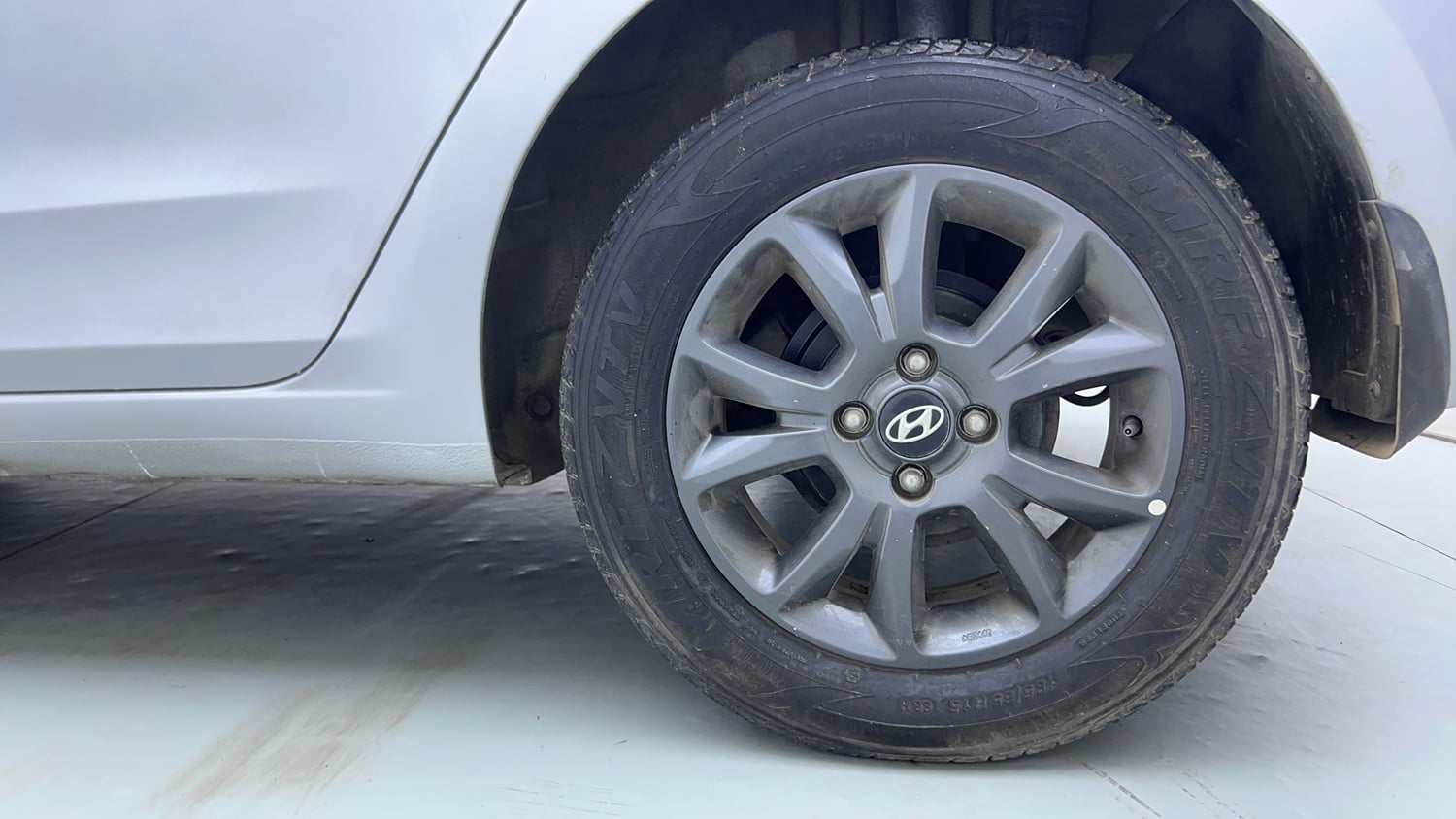 Used 2018 Hyundai Elite i20 Asta 1.2 Petrol Manual tyres LEFT REAR TYRE RIM VIEW