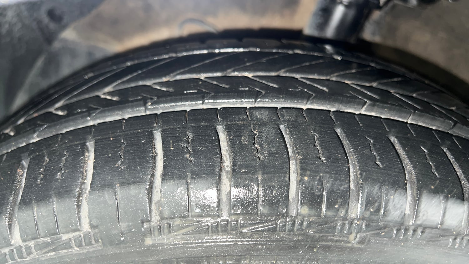 Used 2019 Hyundai Grand i10 Sportz AT 1.2 Kappa VTVT Petrol Automatic tyres LEFT FRONT TYRE TREAD VIEW