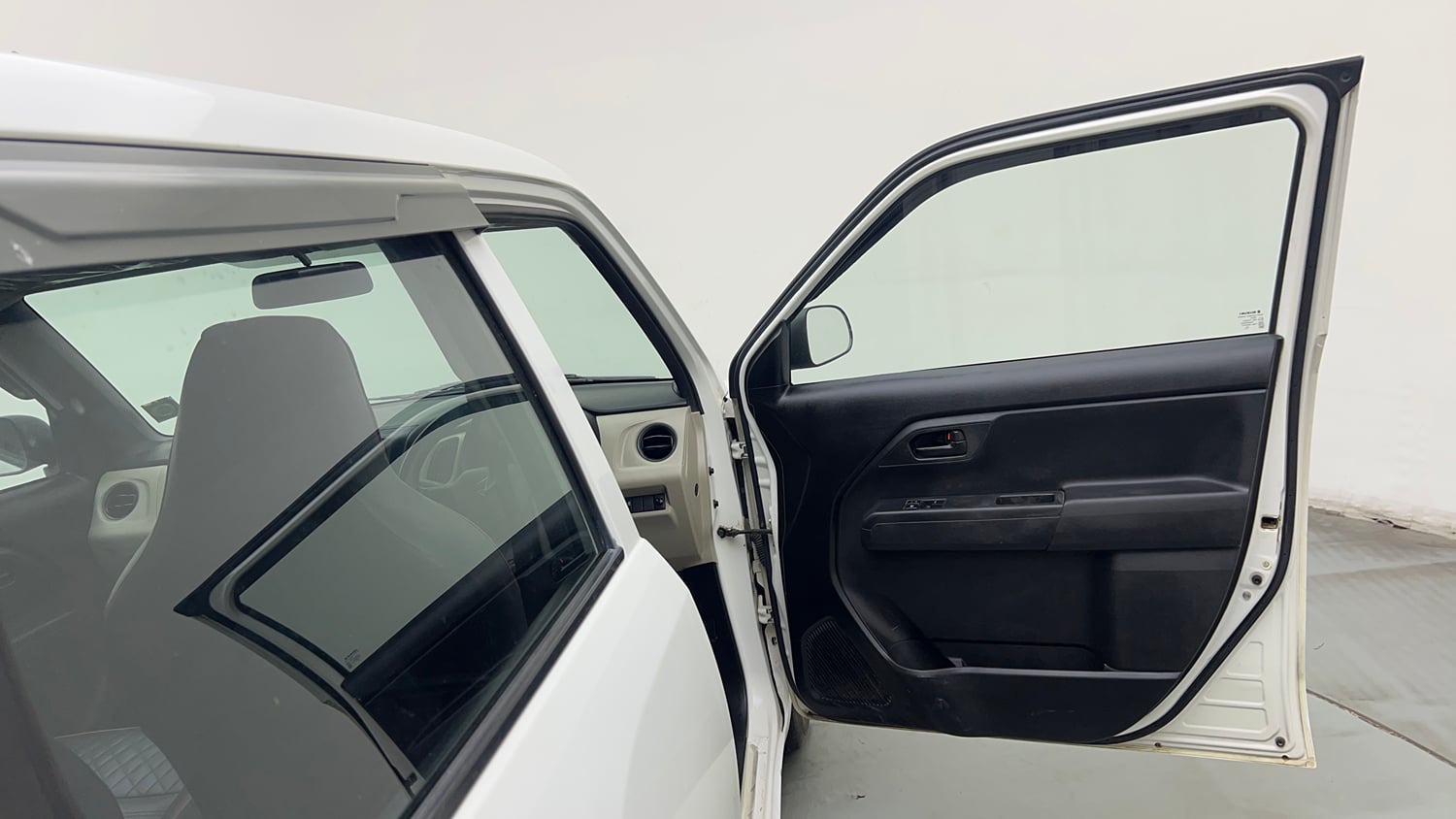 Used 2022 Maruti Suzuki Wagon R LXi (O) 1.0 CNG Cng Manual interior RIGHT FRONT DOOR OPEN VIEW