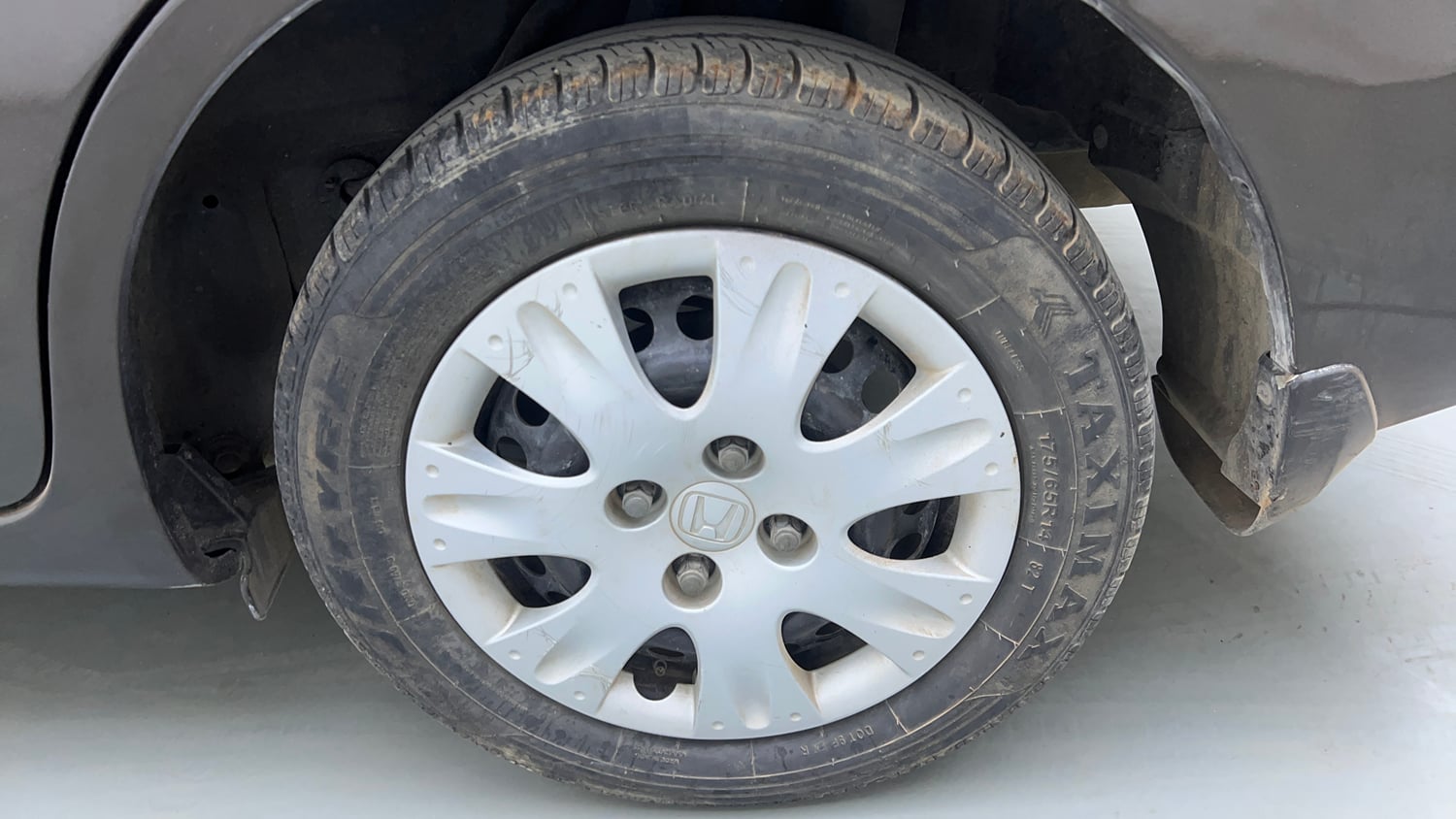 Used 2016 Honda Amaze 1.2 SX i-VTEC Petrol Manual tyres LEFT REAR TYRE RIM VIEW