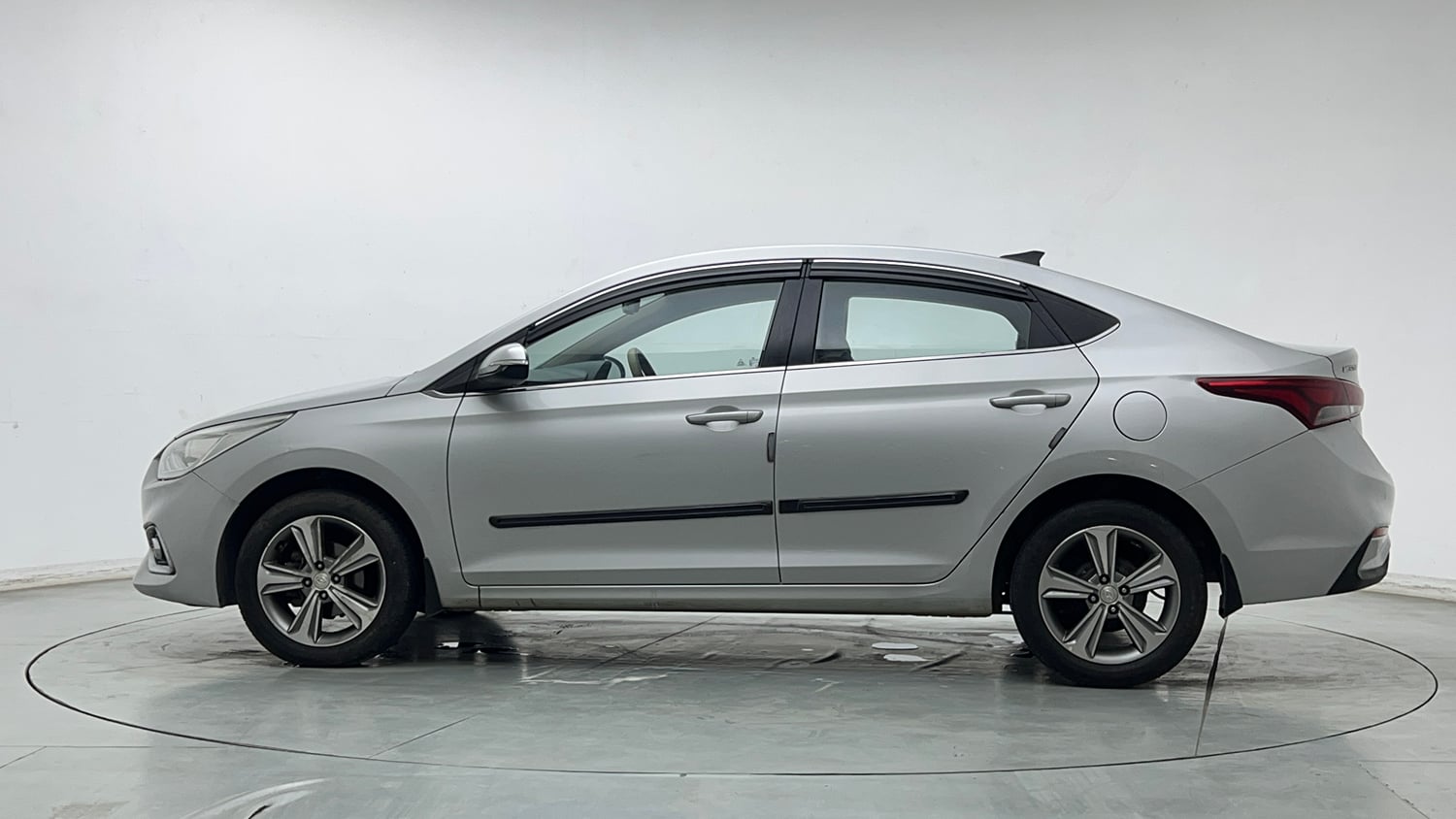 Used 2018 Hyundai Verna SX 1.6 VTVT Petrol Manual exterior LEFT SIDE VIEW