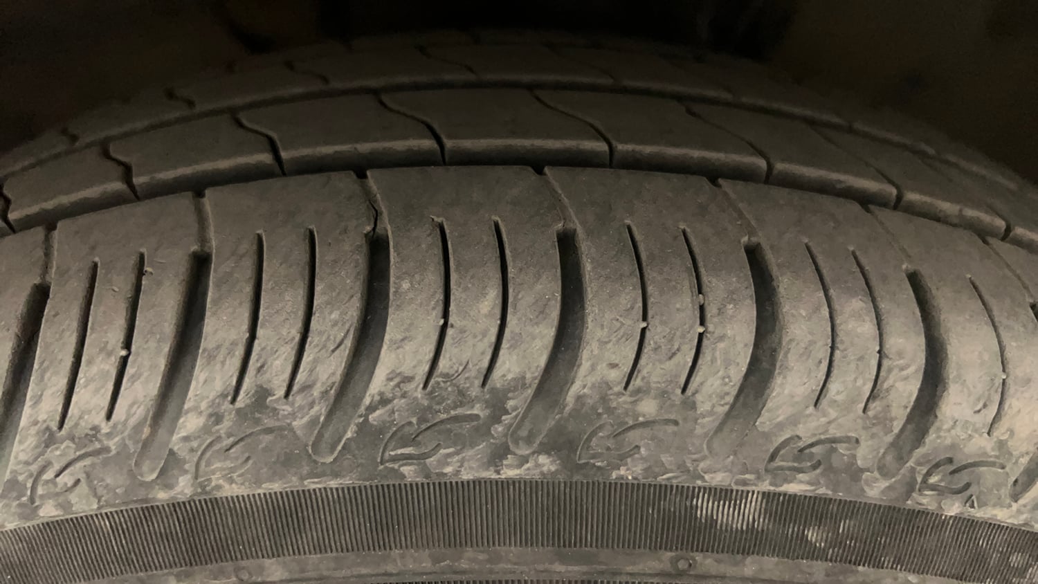 Used 2025 Tata Tigor XZA Plus iCNG Cng Automatic tyres RIGHT FRONT TYRE TREAD VIEW