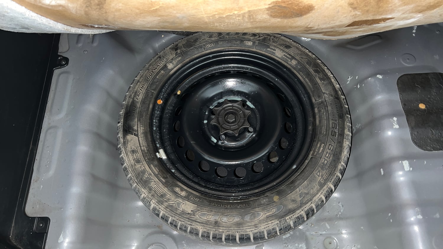 Used 2019 Hyundai Grand i10 Sportz AT 1.2 Kappa VTVT Petrol Automatic tyres SPARE TYRE VIEW