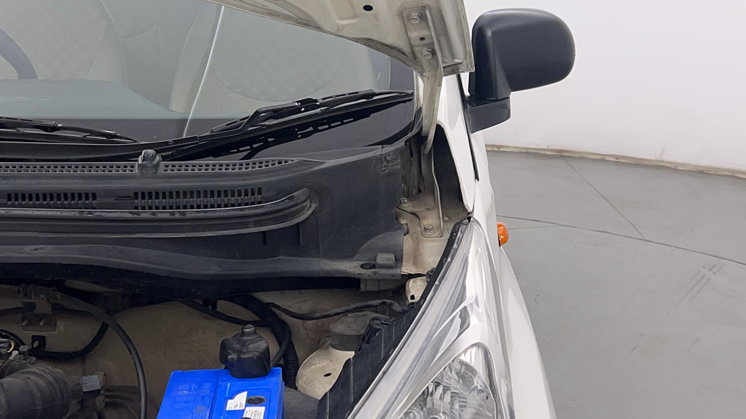 Used 2019 Hyundai Eon Magna + Petrol Manual engine ENGINE LEFT SIDE HINGE & APRON VIEW