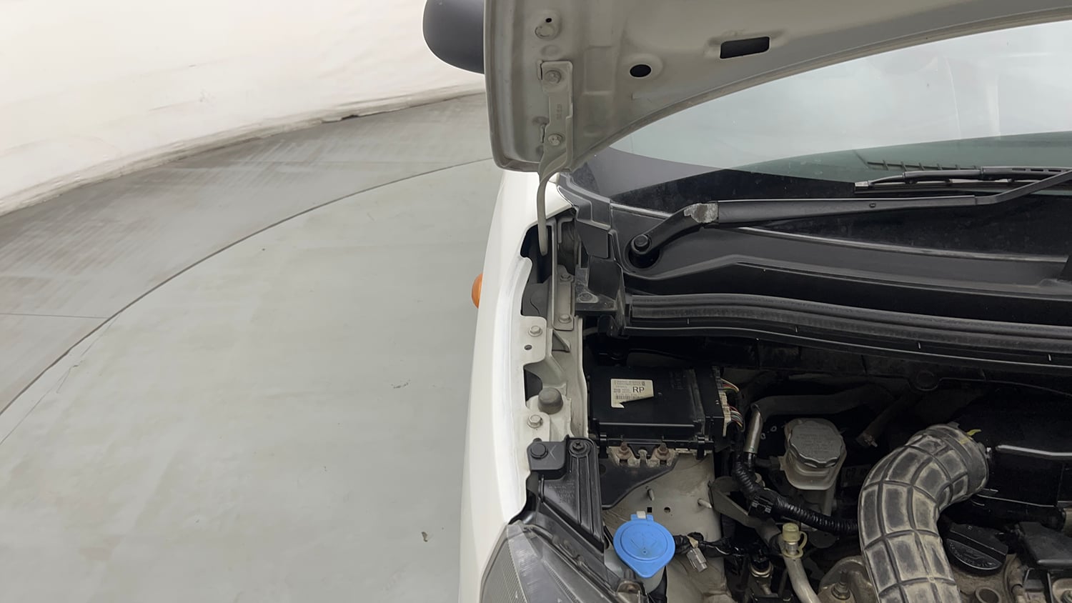 Used 2022 Maruti Suzuki Wagon R LXi (O) 1.0 CNG Cng Manual engine ENGINE RIGHT SIDE HINGE & APRON VIEW