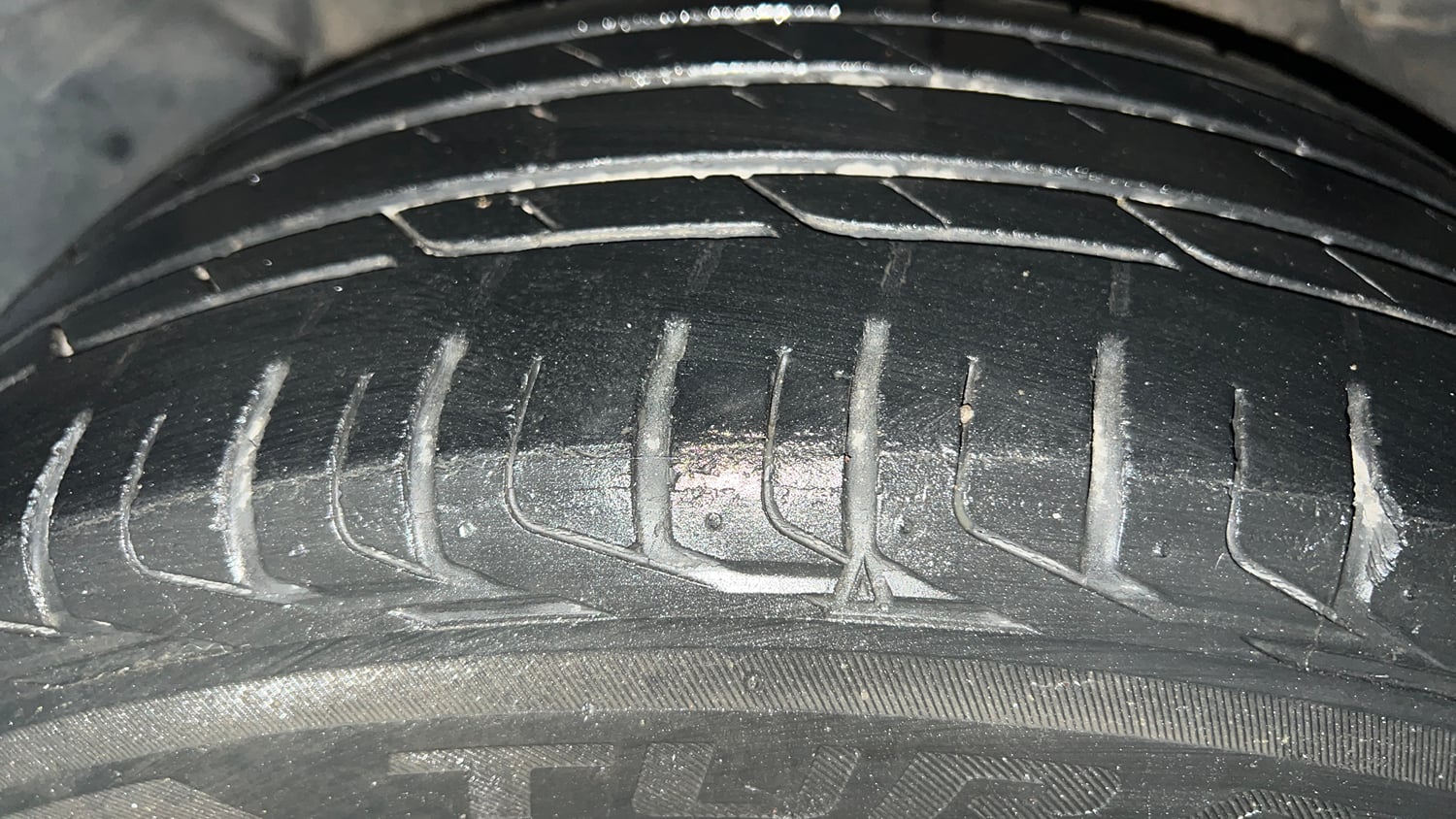 Used 2018 Tata Nexon XZ Plus Petrol Manual tyres RIGHT REAR TYRE TREAD VIEW