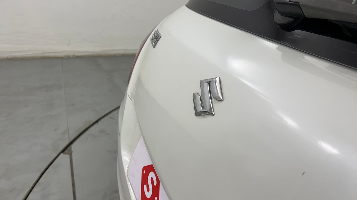 Used 2014 Maruti Suzuki Swift ZXi Petrol Manual dents MINOR SCRATCH