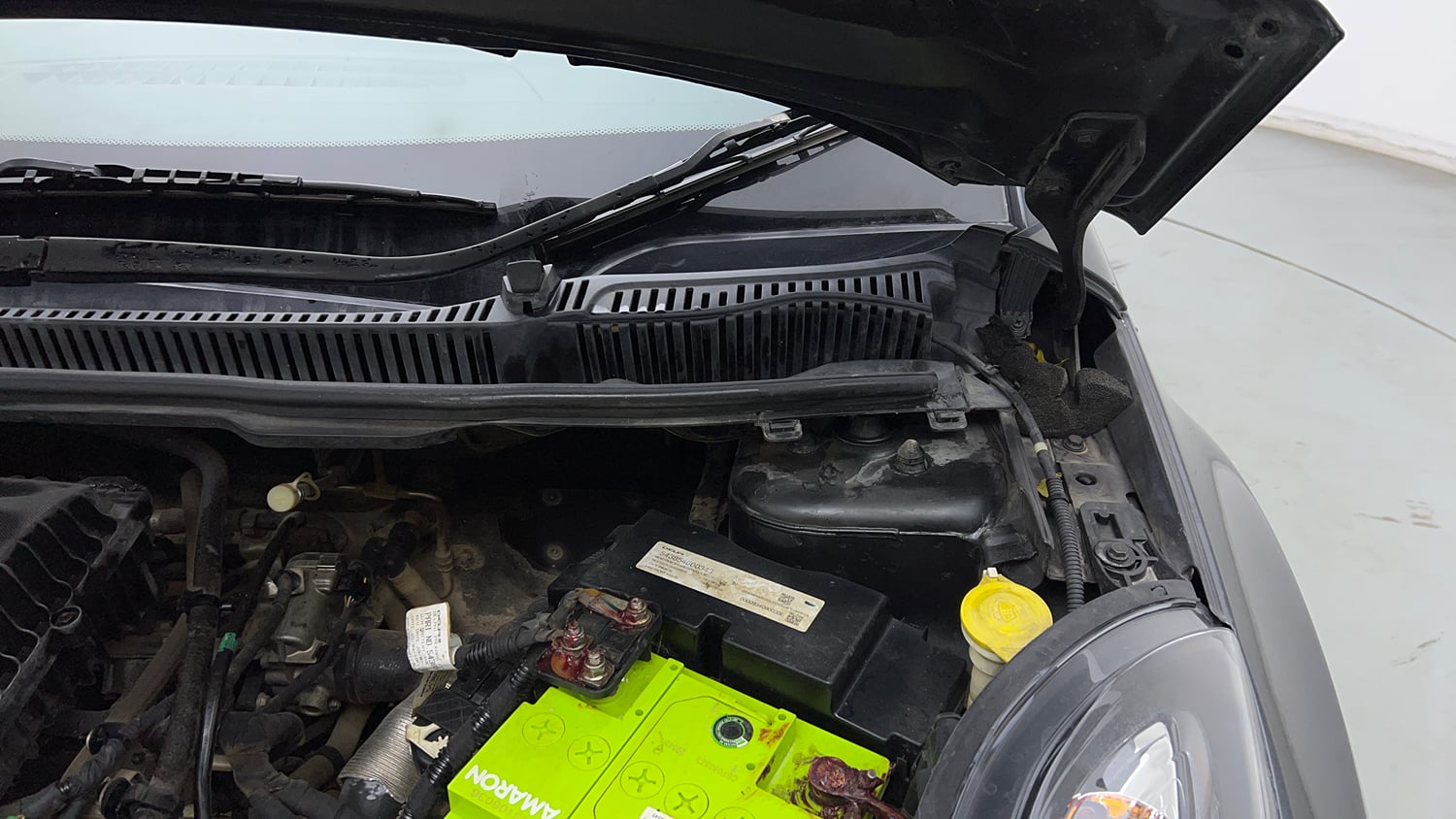 Used 2019 Tata Nexon XM Petrol Manual engine ENGINE LEFT SIDE HINGE & APRON VIEW