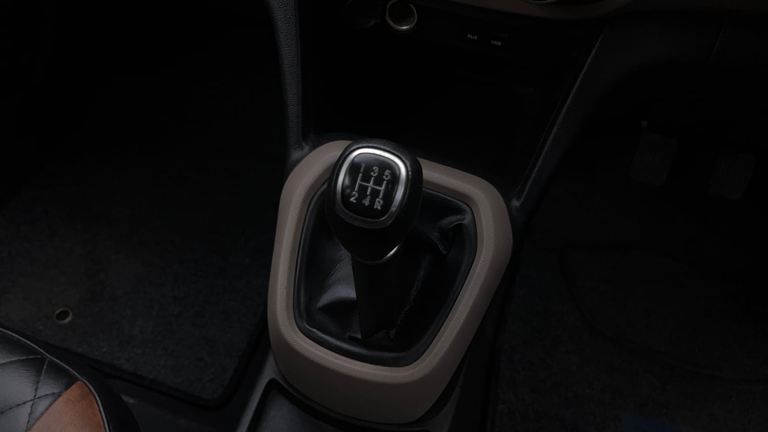 Used 2013 Hyundai Grand i10 Sportz 1.2 Kappa VTVT Petrol Manual interior GEAR  KNOB VIEW