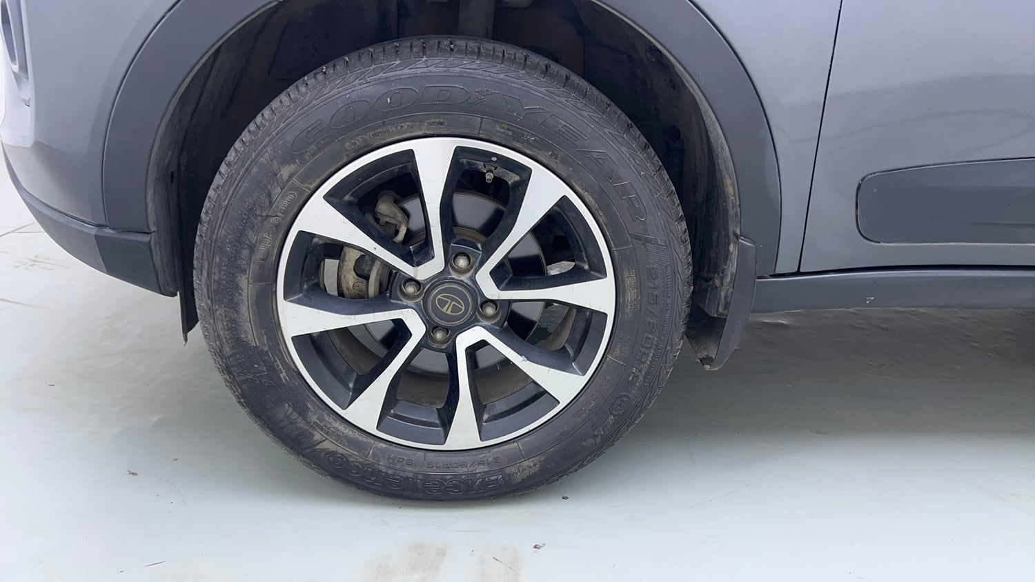 Used 2020 Tata Nexon XZ Plus (O) Petrol Manual tyres LEFT FRONT TYRE RIM VIEW