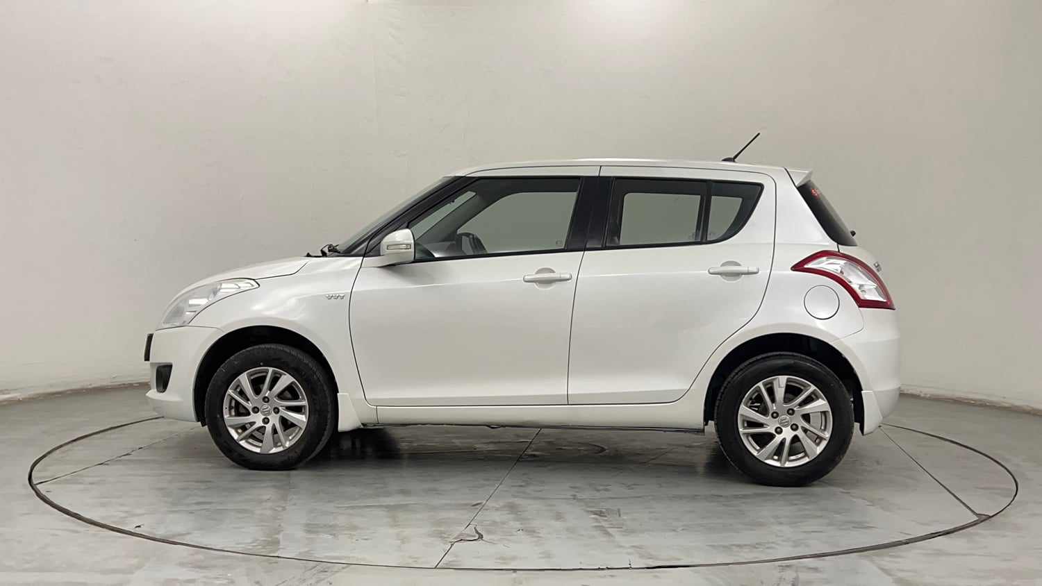 Used 2014 Maruti Suzuki Swift ZXi Petrol Manual exterior LEFT SIDE VIEW