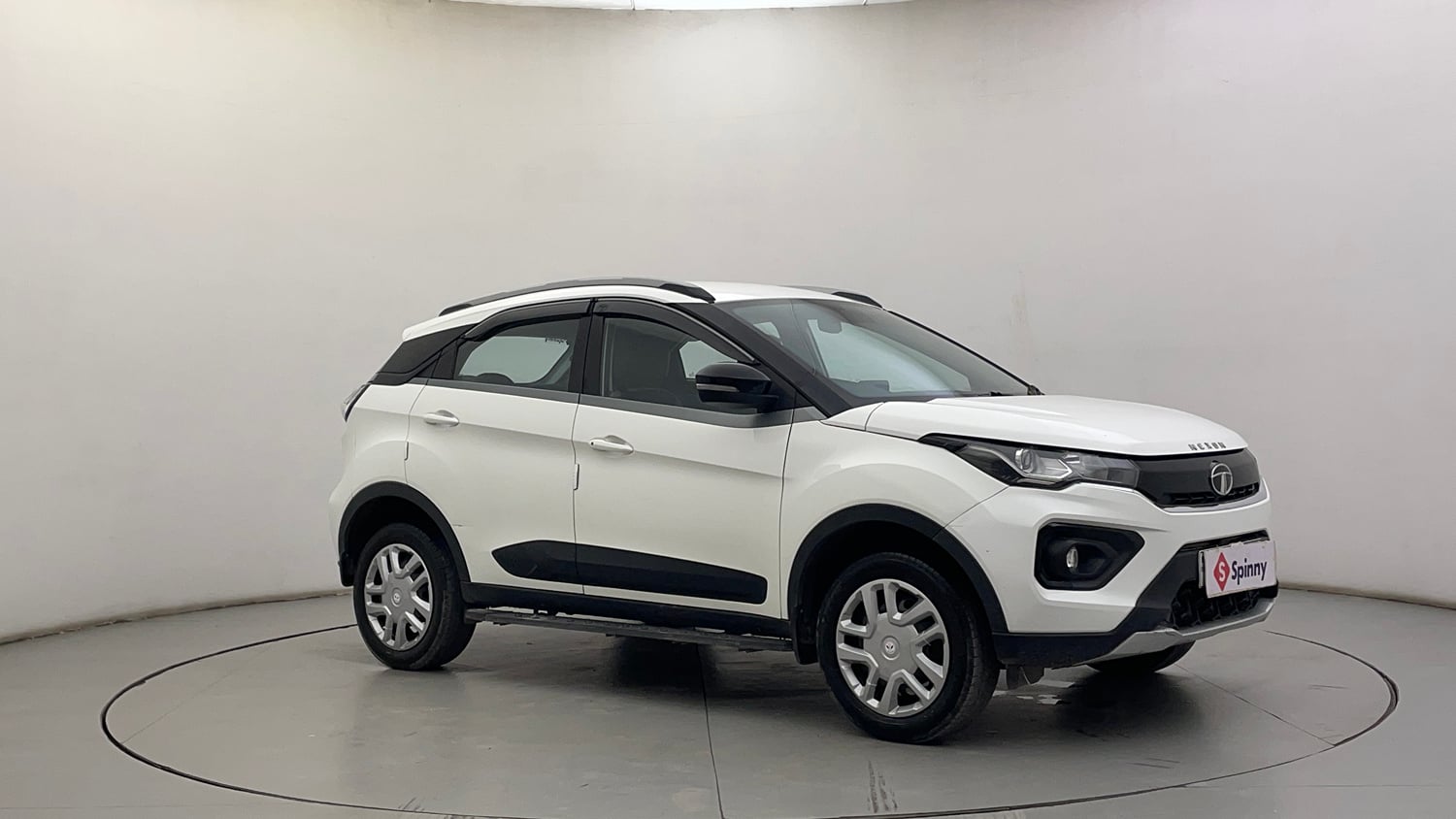 Used 2021 Tata Nexon XZ Petrol Manual exterior RIGHT FRONT CORNER VIEW