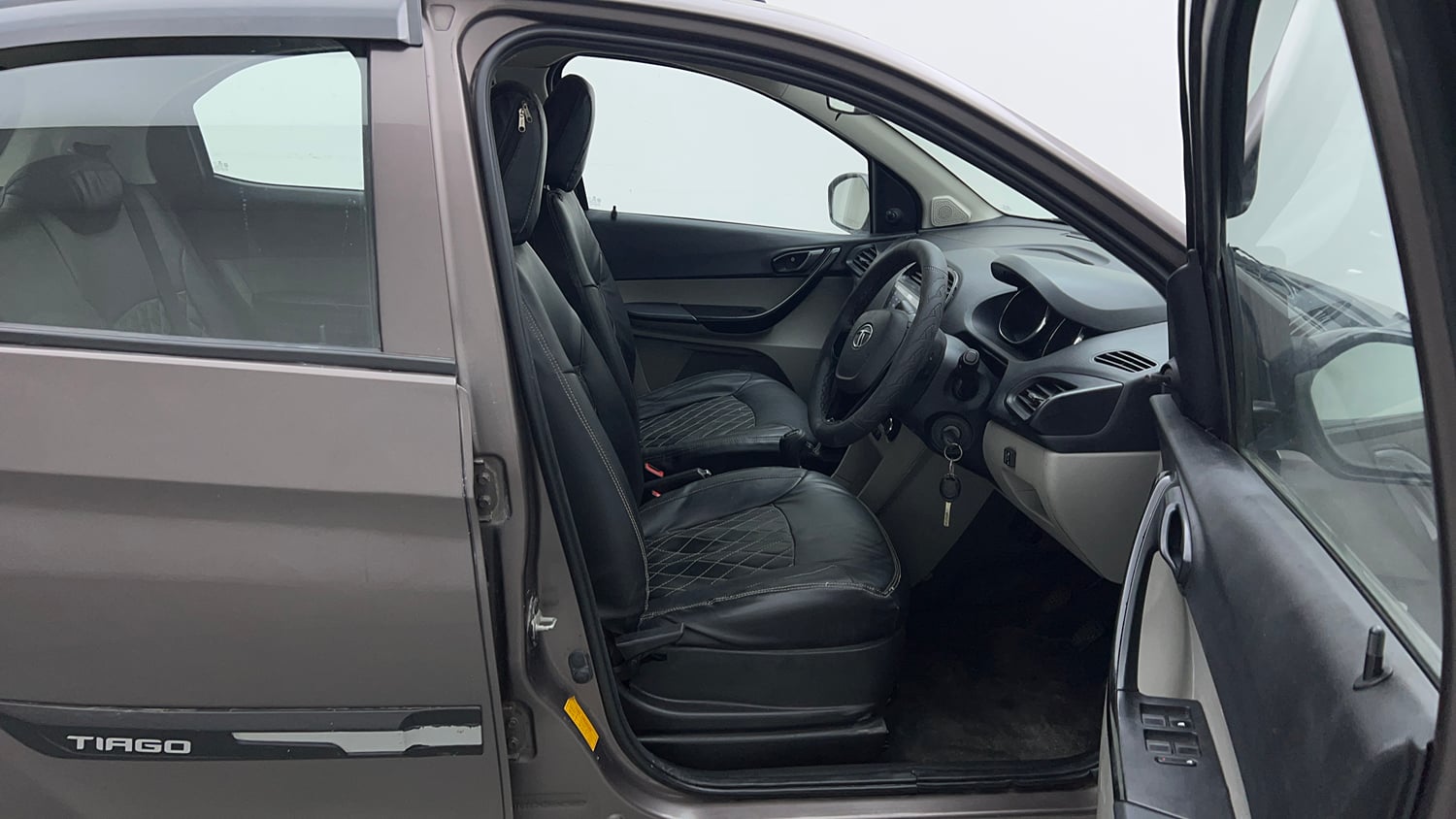 Used 2019 Tata Tiago XM CNG (Outside Fitted) Cng Manual interior RIGHT SIDE FRONT DOOR CABIN VIEW