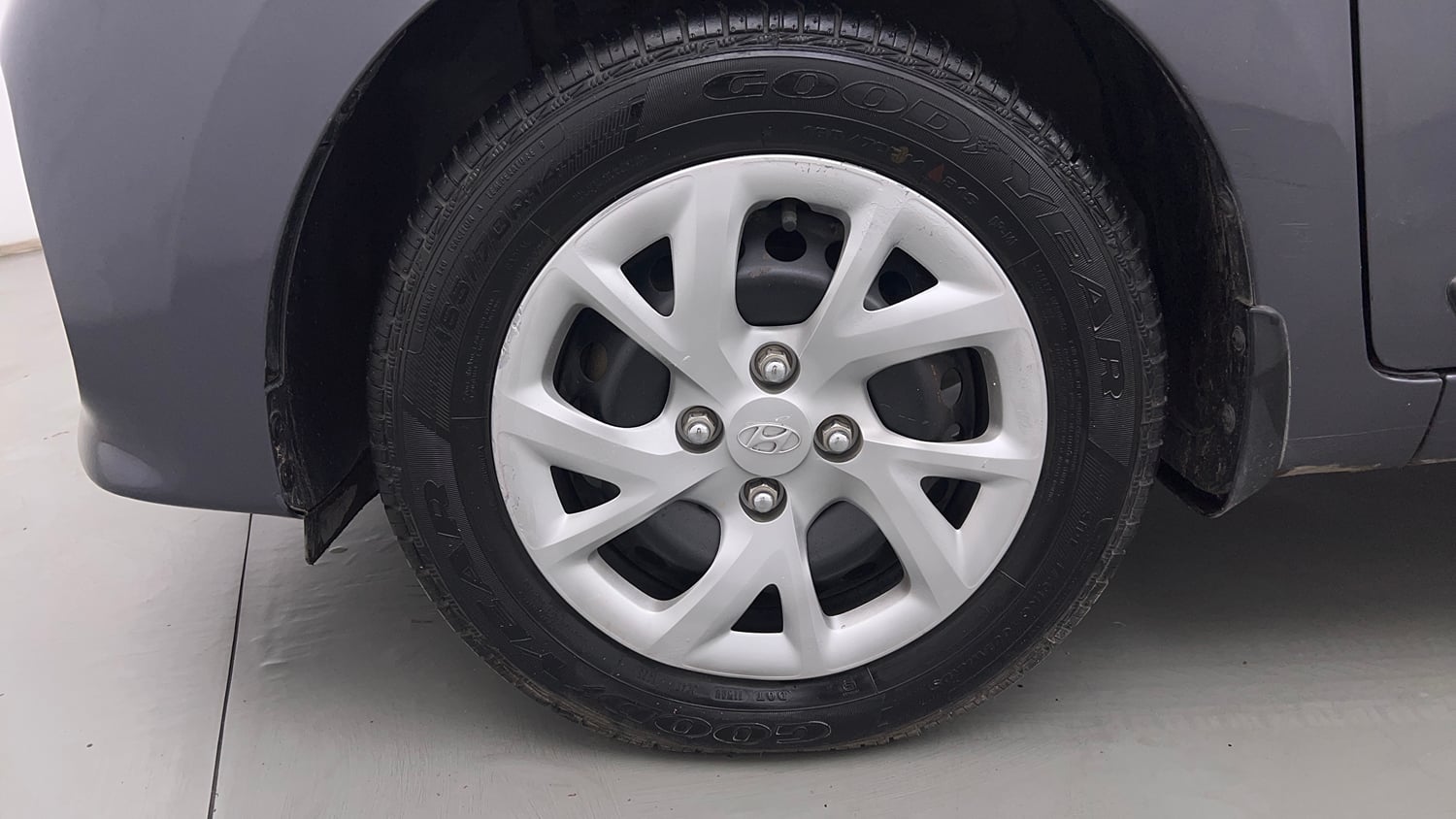 Used 2018 Hyundai Grand i10 Sportz (O) U2 1.2 CRDi Diesel Manual tyres LEFT FRONT TYRE RIM VIEW