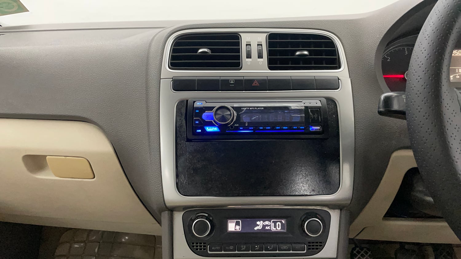 Used 2015 Volkswagen Vento Highline Diesel Diesel Manual interior MUSIC SYSTEM & AC CONTROL VIEW
