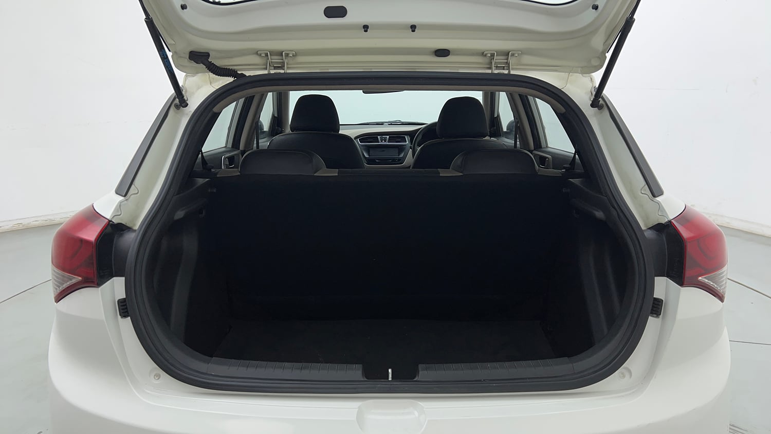 Used 2014 Hyundai Elite i20 Era 1.2 Petrol Manual interior DICKY INSIDE VIEW