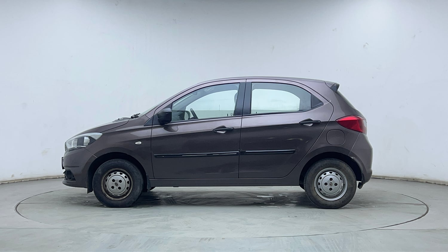 Used 2016 Tata Tiago Revotron XM Petrol Manual exterior LEFT SIDE VIEW