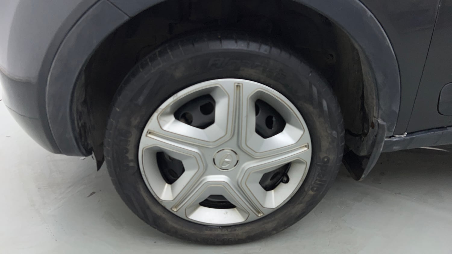 Used 2019 Tata Nexon XM Petrol Manual tyres LEFT FRONT TYRE RIM VIEW