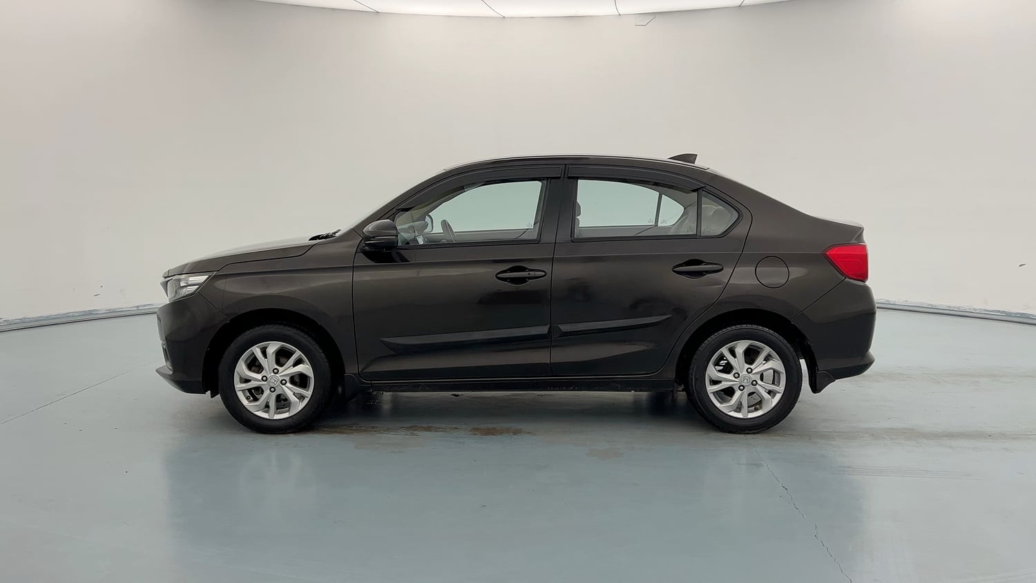 Used 2020 Honda Amaze 1.2 VX MT Petrol Petrol Manual exterior LEFT SIDE VIEW