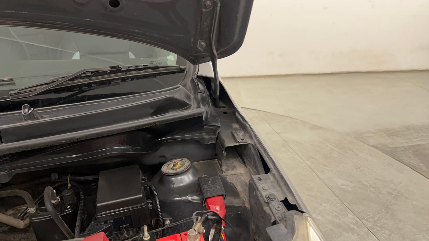 Used 2016 Maruti Suzuki Celerio ZXi AMT Petrol Automatic engine ENGINE LEFT SIDE HINGE & APRON VIEW