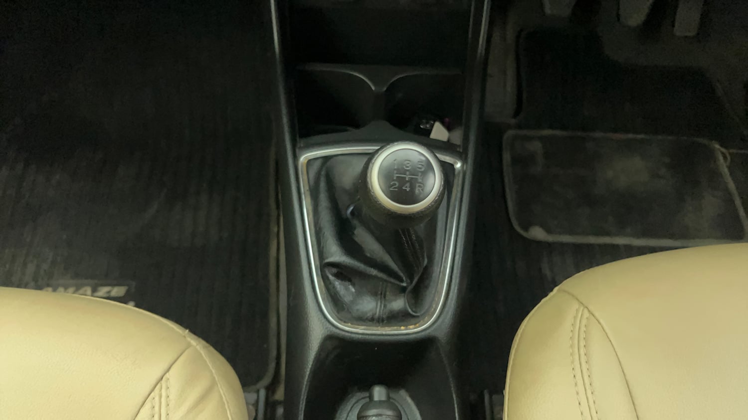 Used 2023 Honda Amaze VX MT 1.2 Petrol Petrol Manual interior GEAR  KNOB VIEW