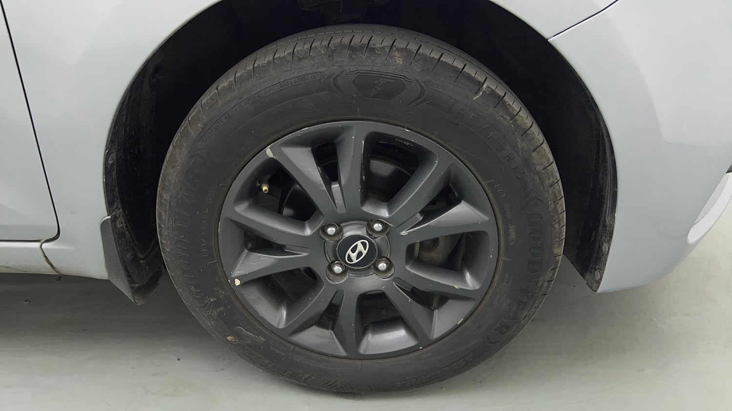 Used 2019 Hyundai Elite i20 Sportz Plus 1.2 Petrol Manual tyres RIGHT FRONT TYRE RIM VIEW