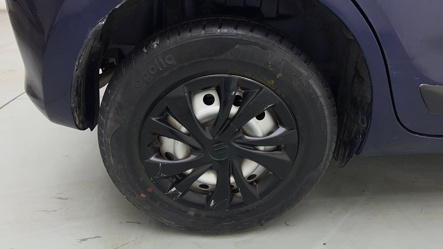 Used 2018 Maruti Suzuki Swift LXi Petrol Manual tyres RIGHT REAR TYRE RIM VIEW