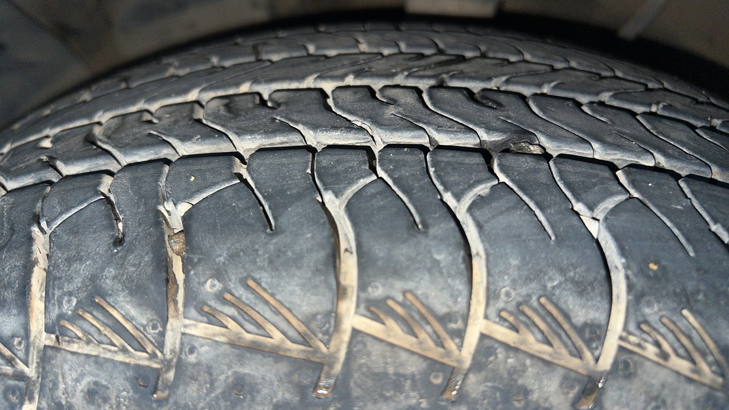 Used 2016 Hyundai Creta 1.6 SX Plus AT Petrol Petrol Automatic tyres LEFT FRONT TYRE TREAD VIEW
