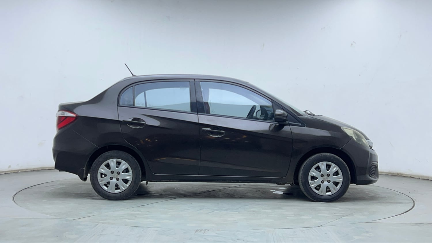Used 2016 Honda Amaze 1.2 SX i-VTEC Petrol Manual exterior RIGHT SIDE VIEW