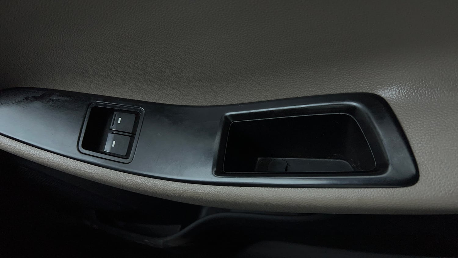 Used 2014 Hyundai Elite i20 Era 1.2 Petrol Manual top_features Door pockets