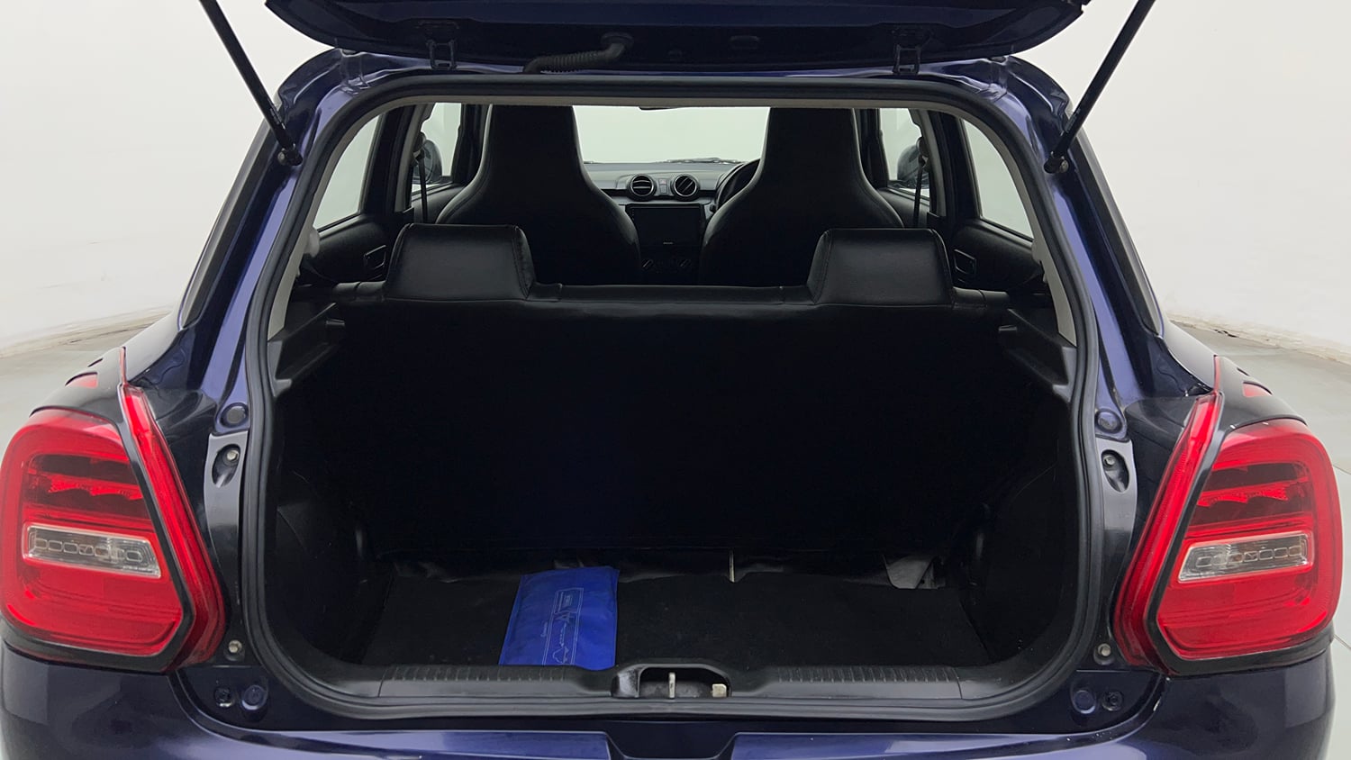 Used 2018 Maruti Suzuki Swift LXi Petrol Manual interior DICKY INSIDE VIEW