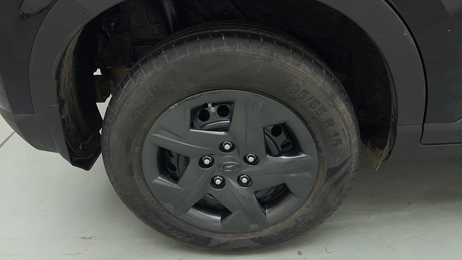 Used 2024 Hyundai Venue S 1.2 Petrol Petrol Manual tyres RIGHT REAR TYRE RIM VIEW