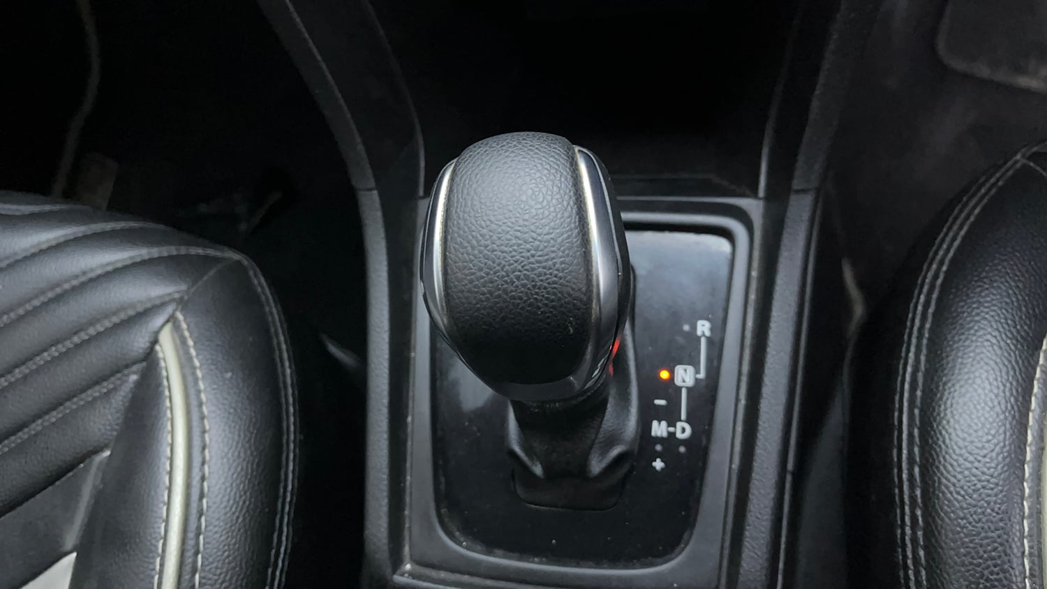 Used 2019 maruti-suzuki Vitara Brezza VDi AGS Diesel Automatic interior GEAR  KNOB VIEW
