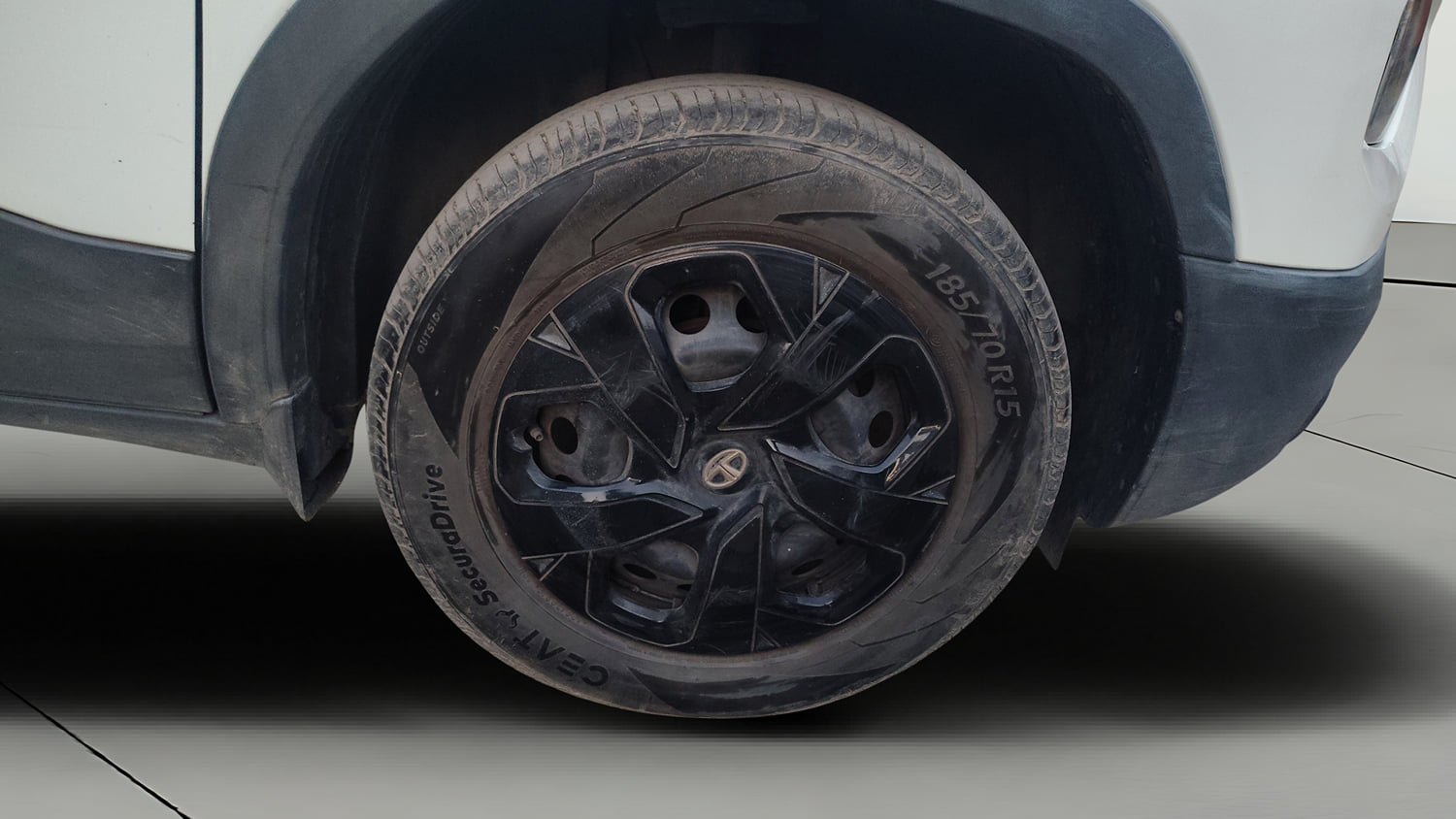 Used 2022 Tata Punch Pure MT Petrol Manual tyres RIGHT FRONT TYRE RIM VIEW