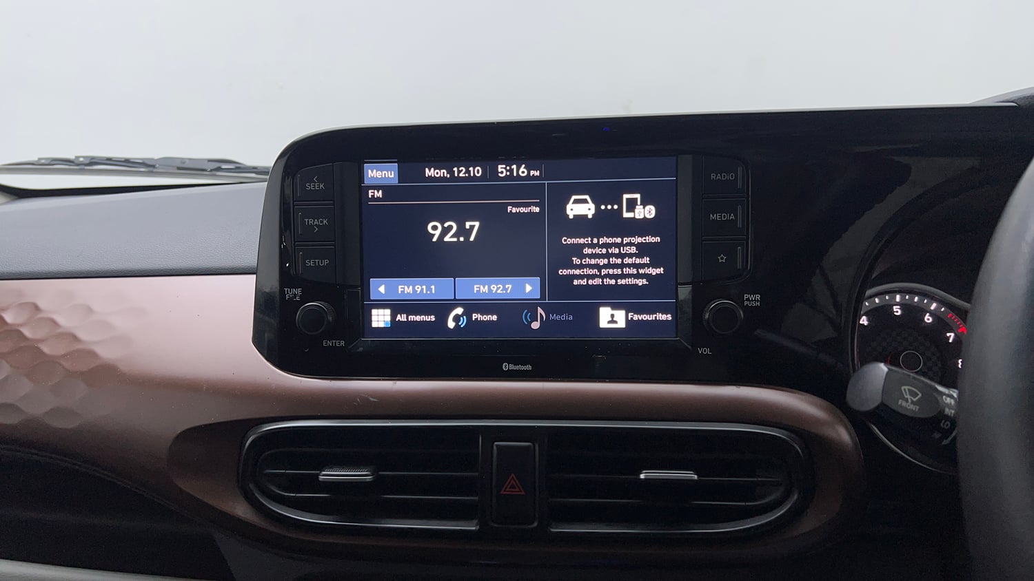 Used 2021 Hyundai Aura SX Plus 1.2 AMT Petrol Petrol Automatic top_features Touch screen infotainment system