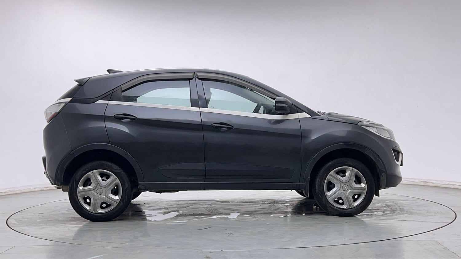 Used 2019 Tata Nexon XM Petrol Manual exterior RIGHT SIDE VIEW