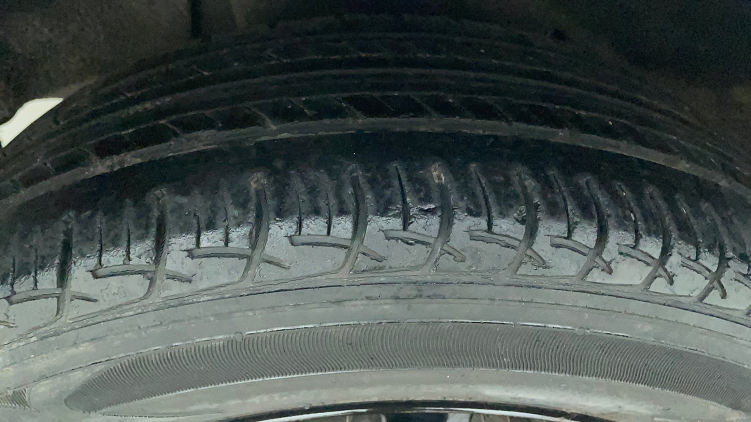 Used 2017 Maruti Suzuki Baleno Delta 1.2 Petrol Manual tyres RIGHT REAR TYRE TREAD VIEW