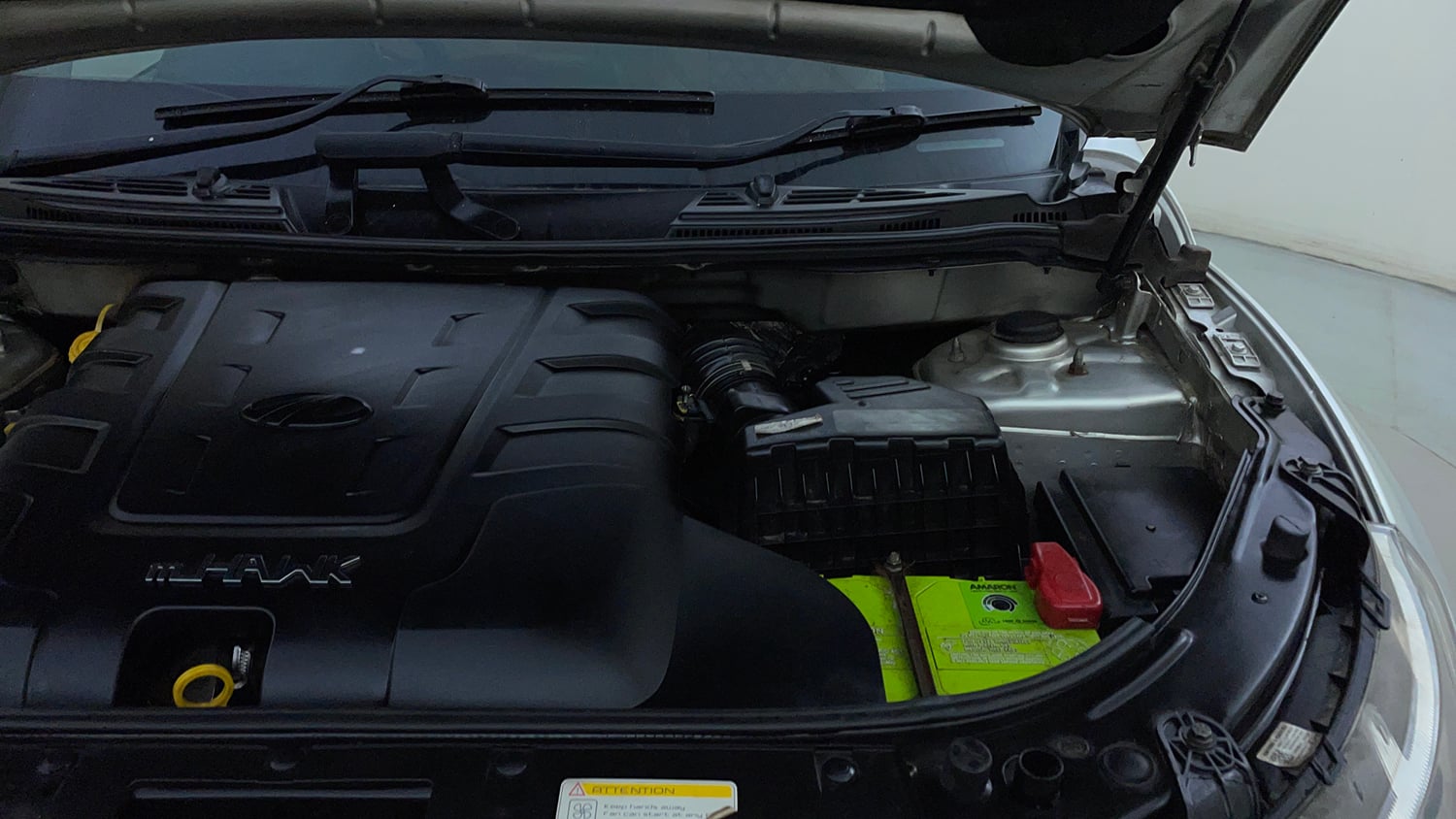 Used 2018 Mahindra XUV500 W11 AT Diesel Automatic engine ENGINE LEFT SIDE HINGE & APRON VIEW