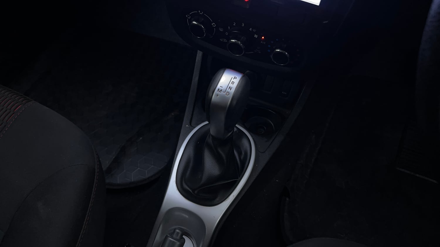 Used 2017 Renault Duster RXS CVT Petrol Automatic interior GEAR  KNOB VIEW